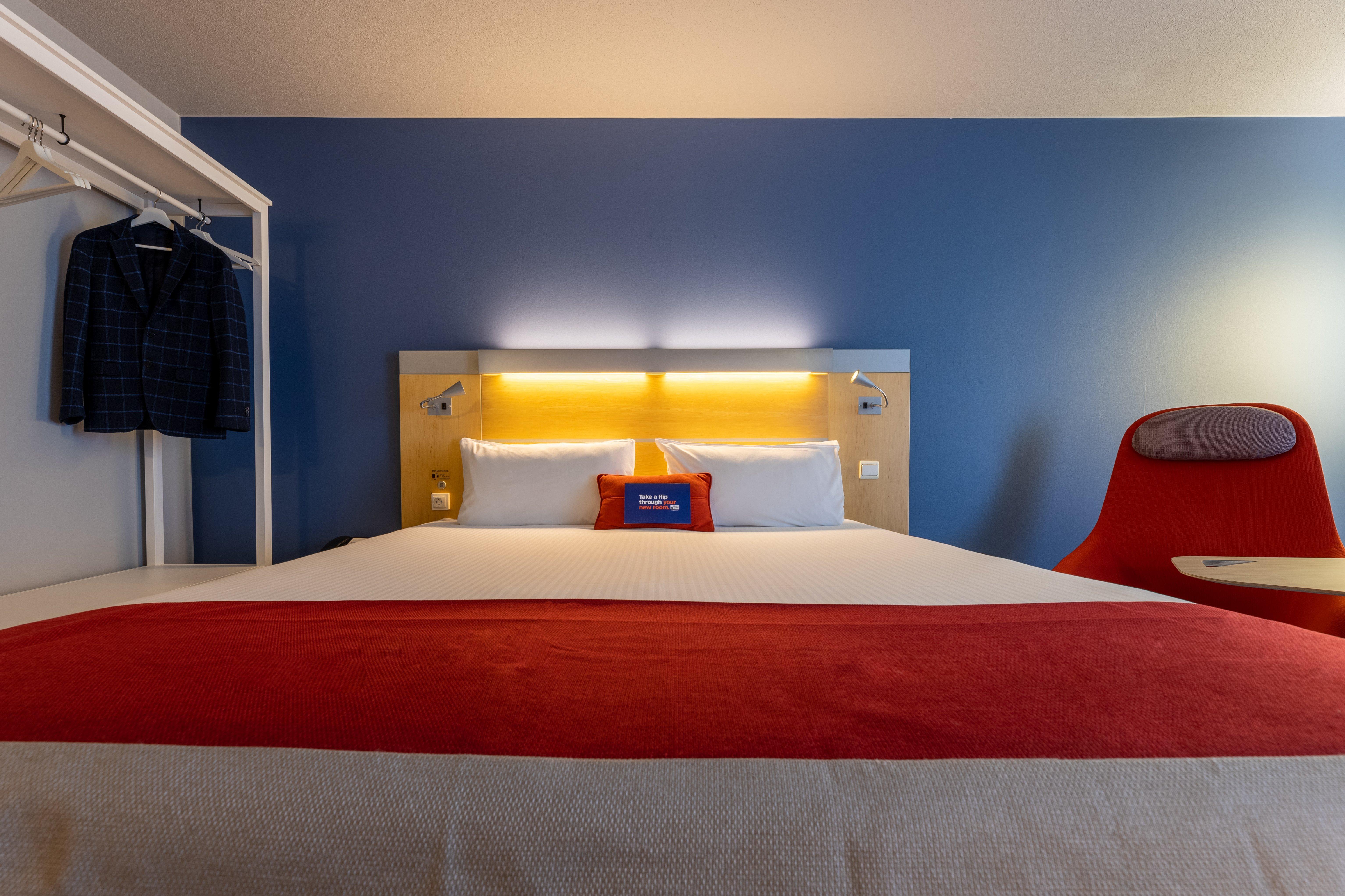 Holiday Inn Express & Suites Ghent By Ihg Exterior photo
