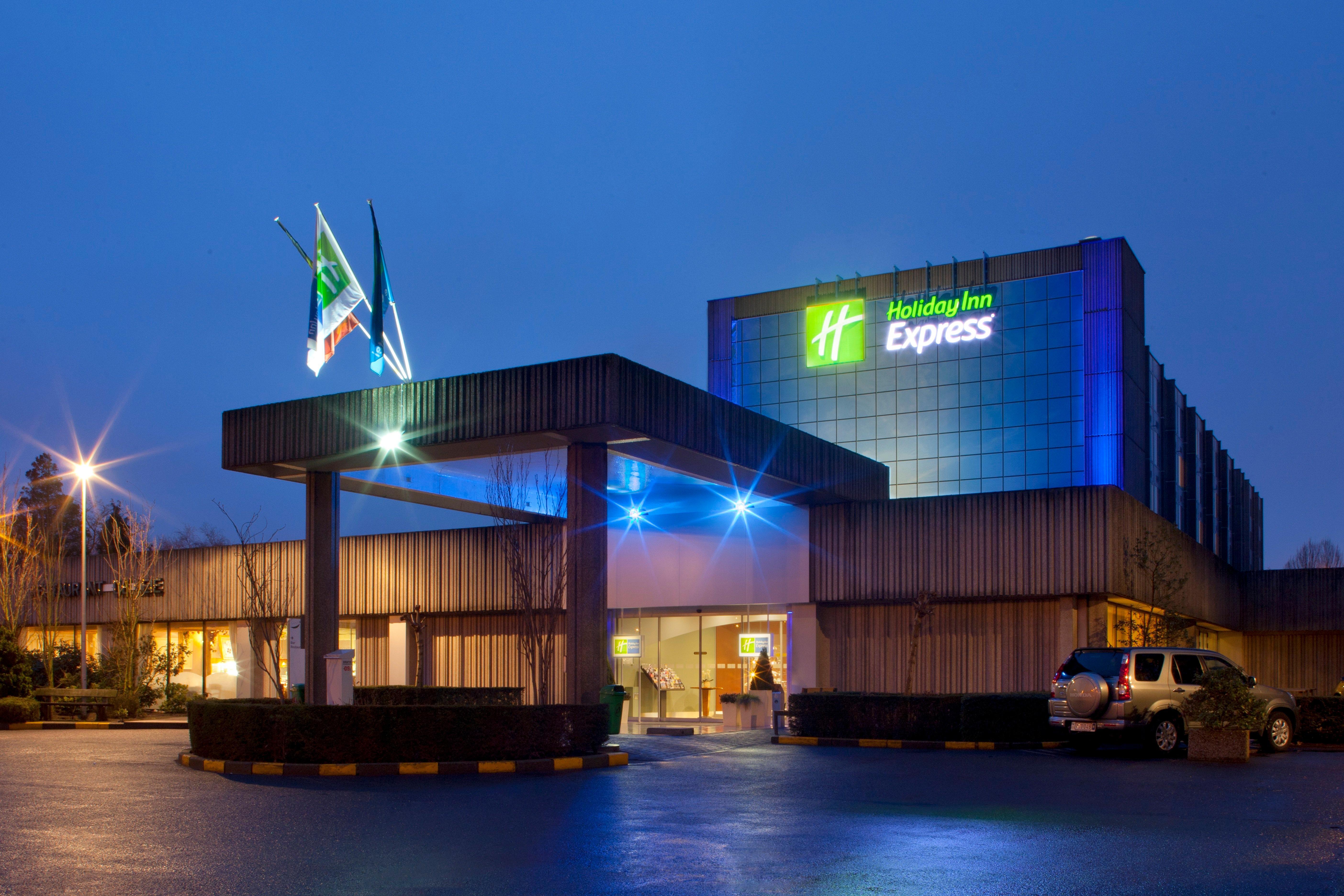 Holiday Inn Express & Suites Ghent By Ihg Exterior photo