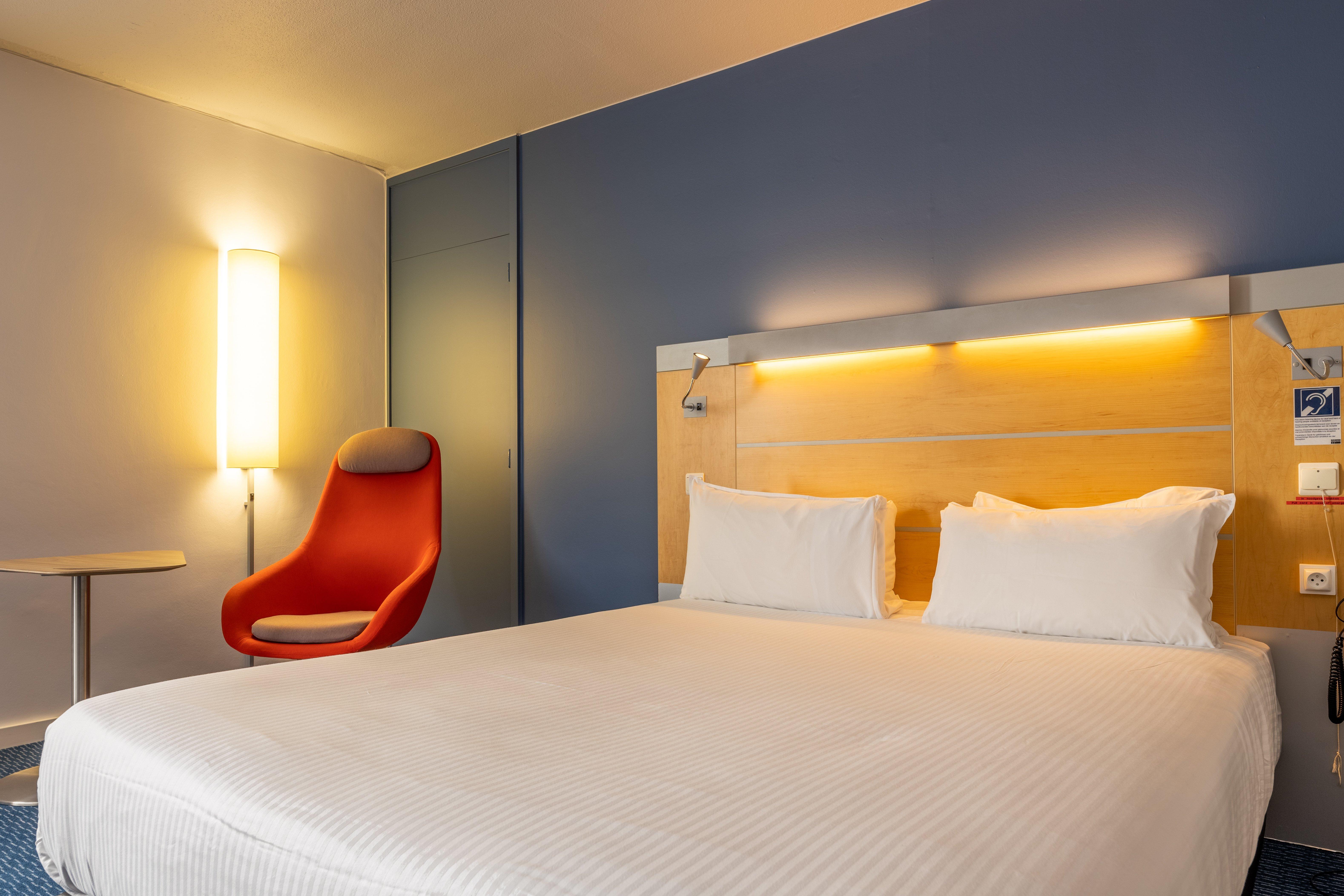 Holiday Inn Express & Suites Ghent By Ihg Exterior photo