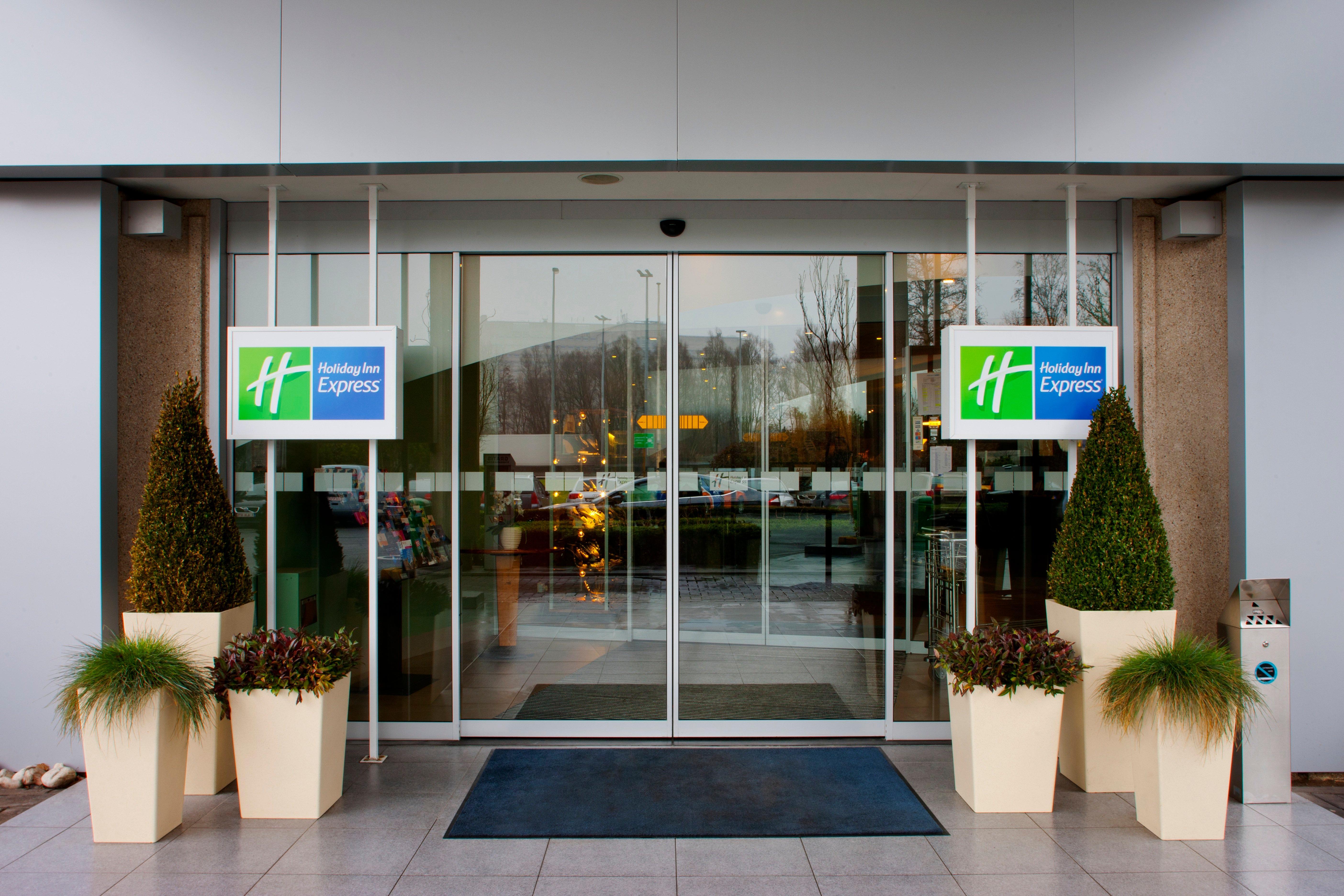 Holiday Inn Express & Suites Ghent By Ihg Exterior photo