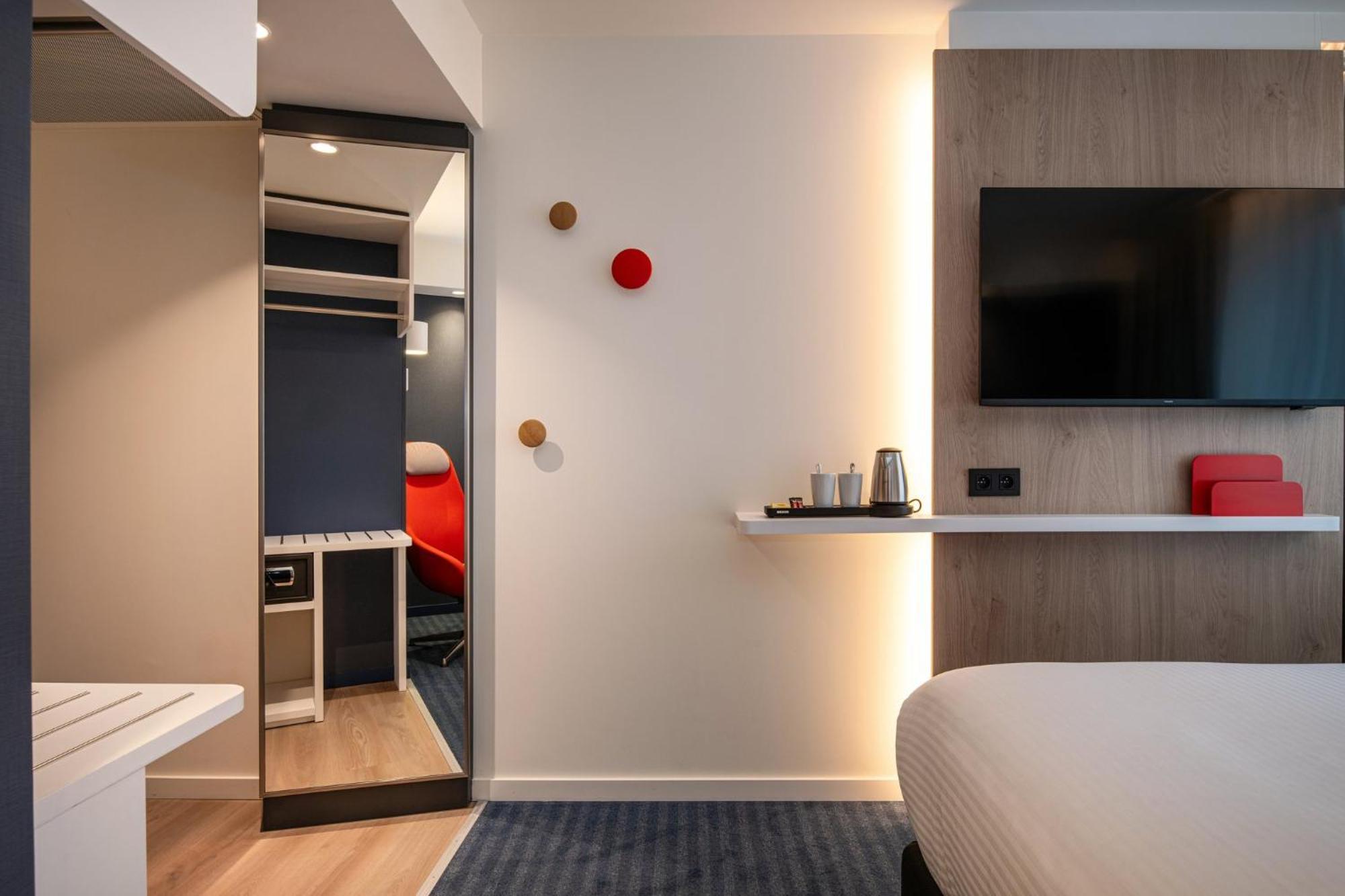 Holiday Inn Express & Suites Ghent By Ihg Exterior photo