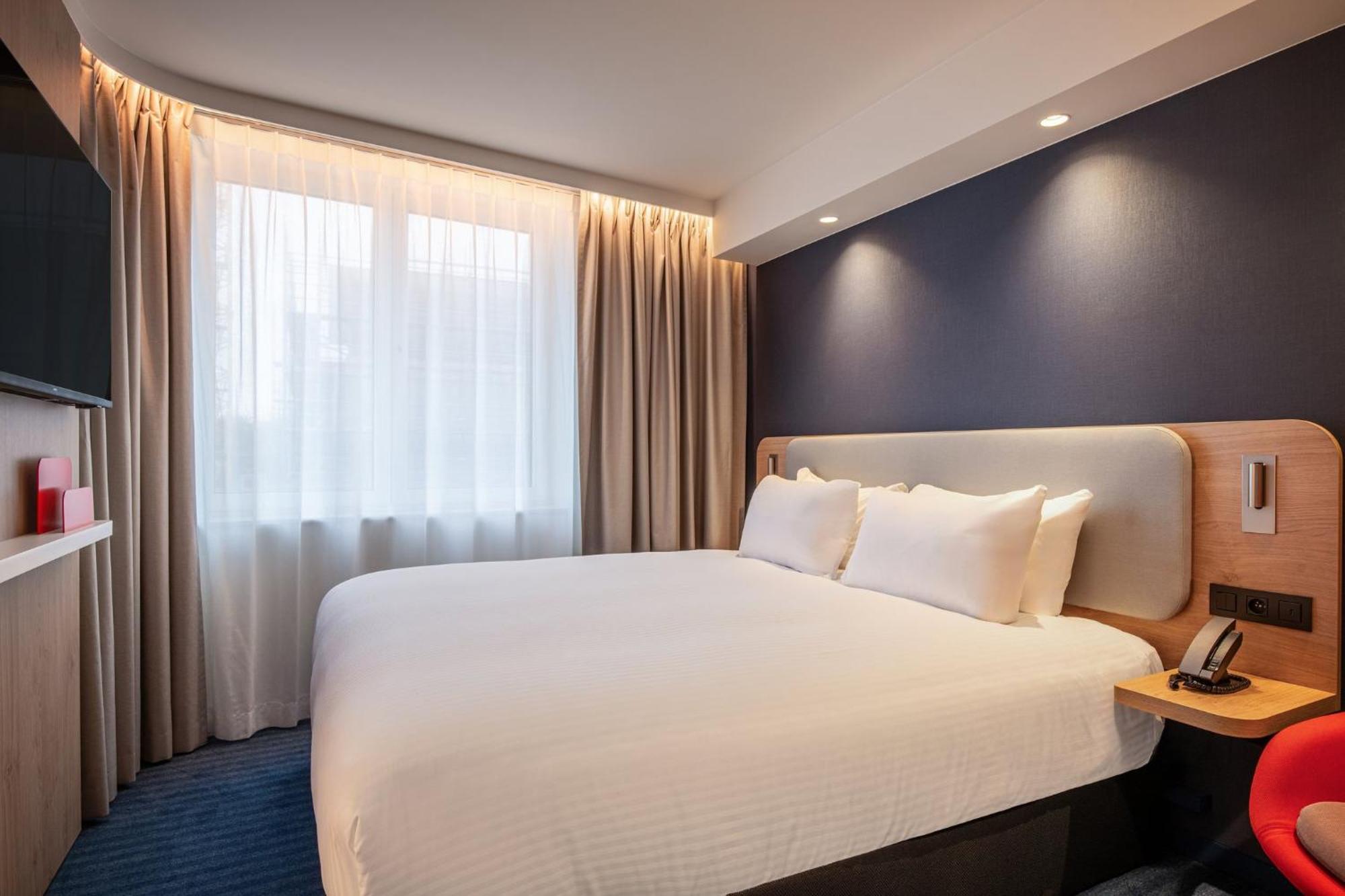 Holiday Inn Express & Suites Ghent By Ihg Exterior photo