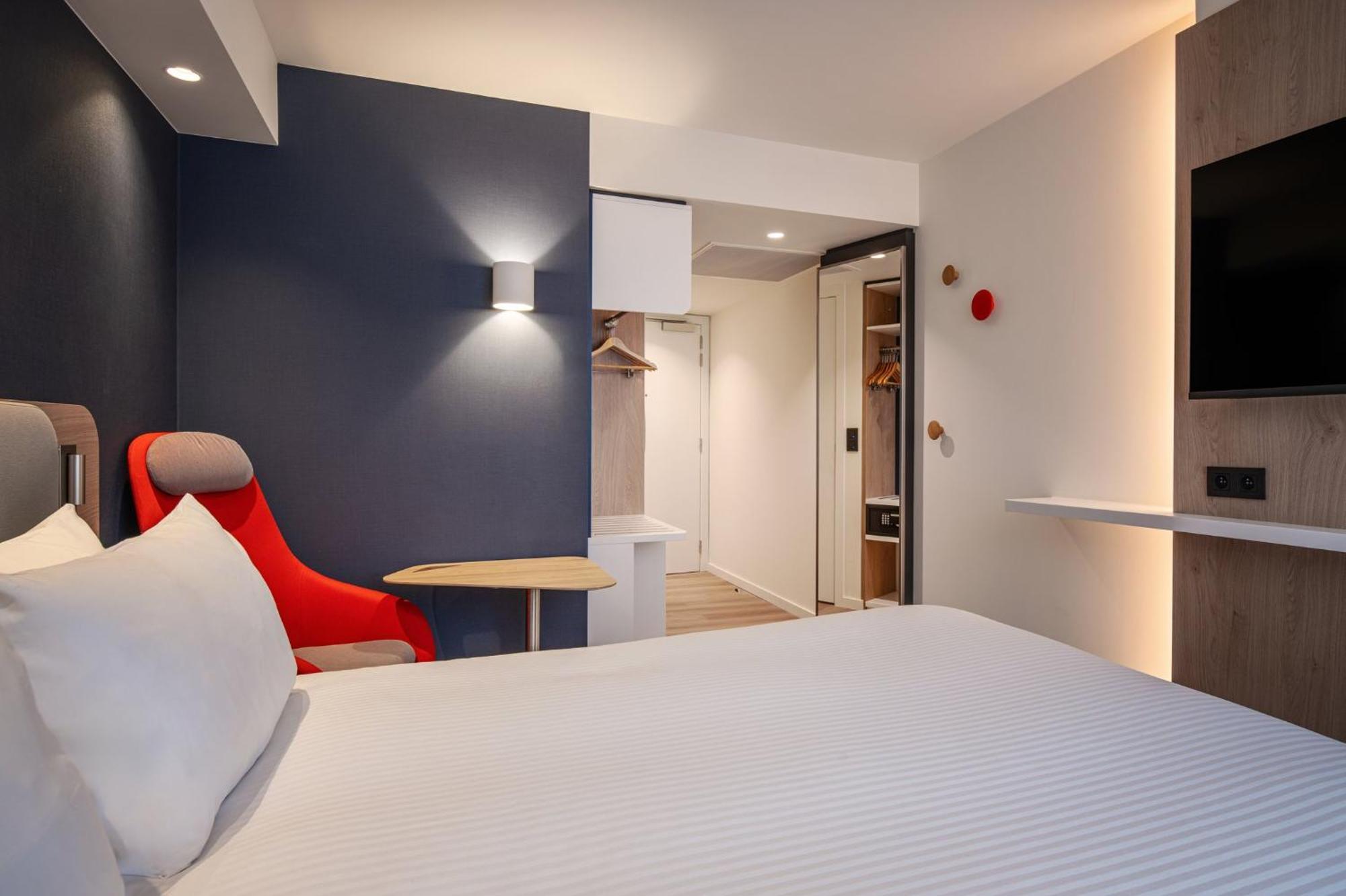 Holiday Inn Express & Suites Ghent By Ihg Exterior photo