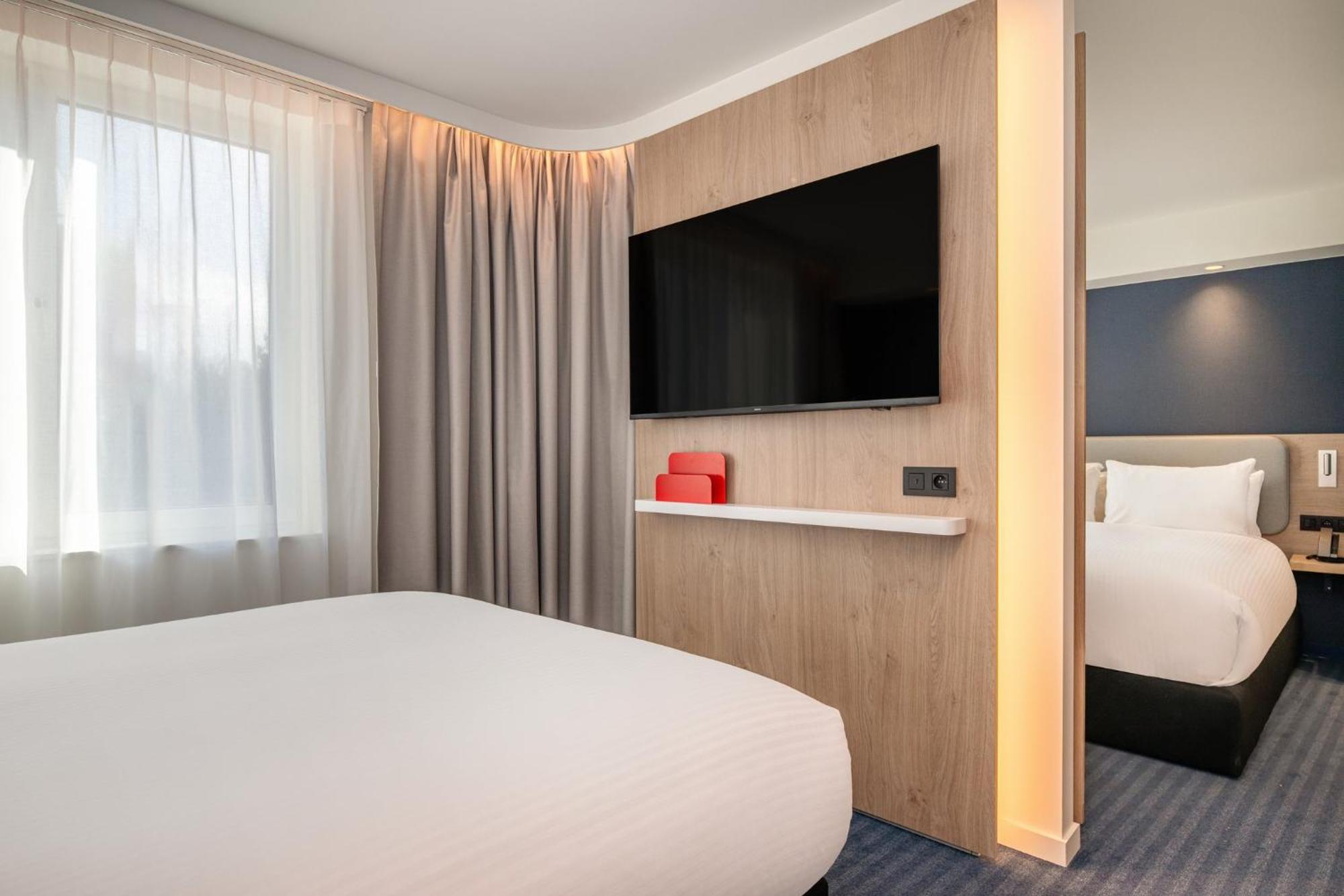 Holiday Inn Express & Suites Ghent By Ihg Exterior photo