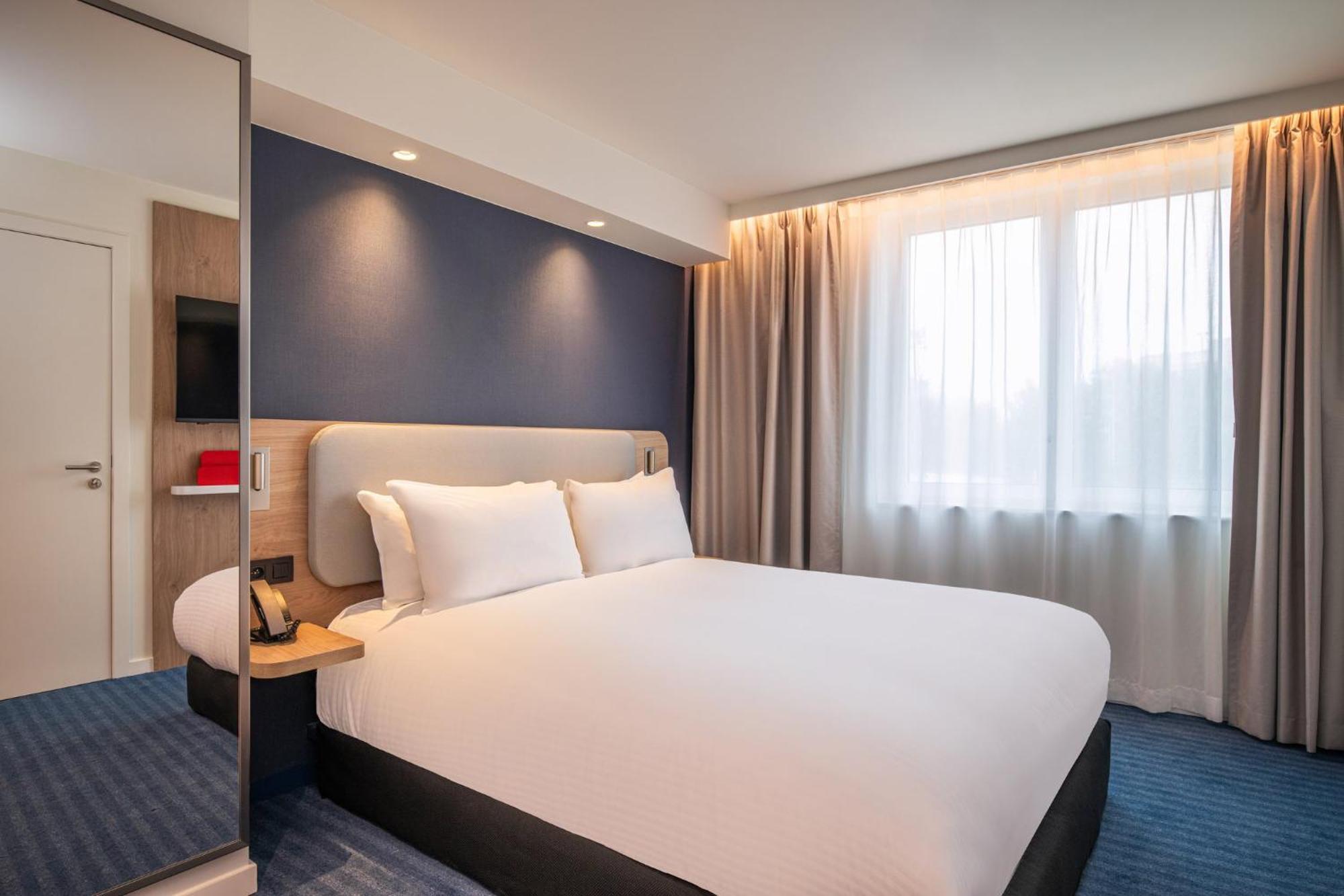 Holiday Inn Express & Suites Ghent By Ihg Exterior photo