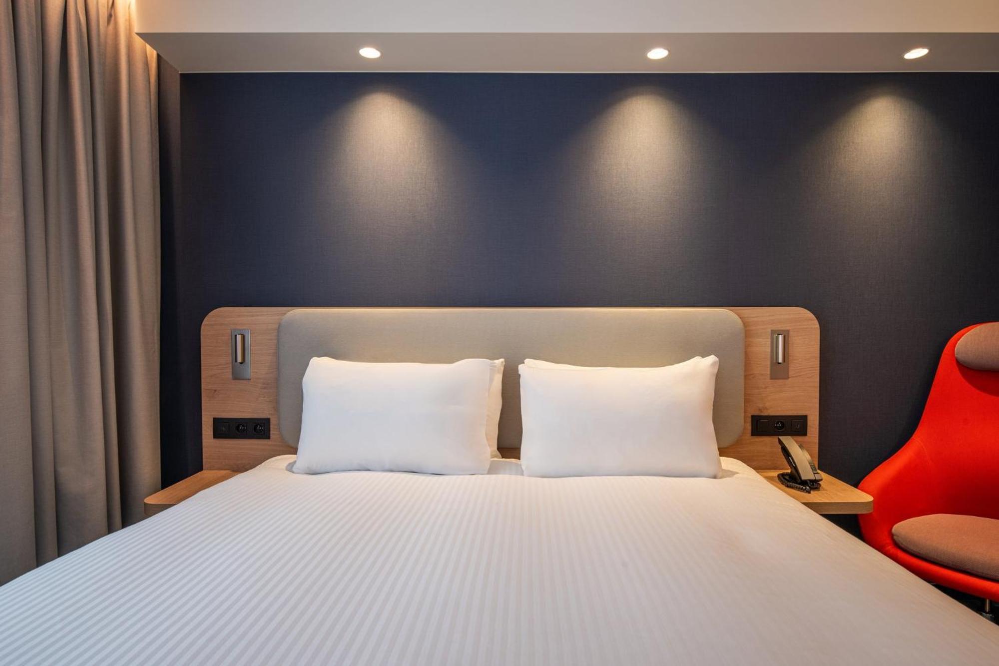 Holiday Inn Express & Suites Ghent By Ihg Exterior photo