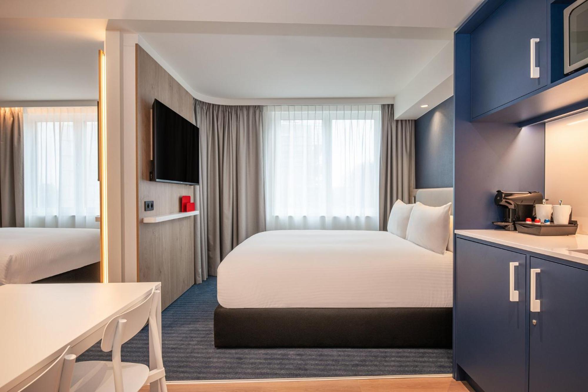 Holiday Inn Express & Suites Ghent By Ihg Exterior photo