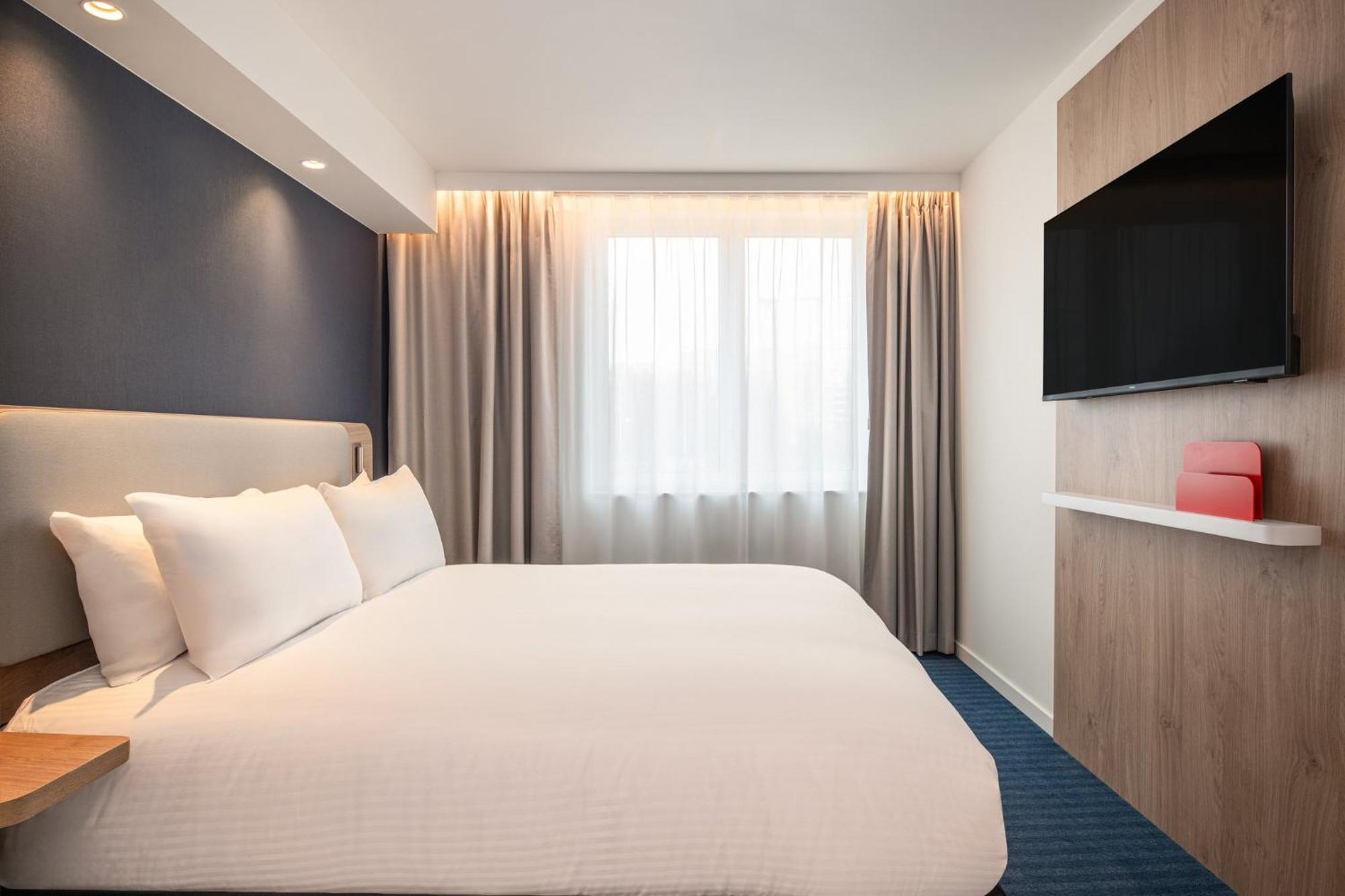 Holiday Inn Express & Suites Ghent By Ihg Exterior photo