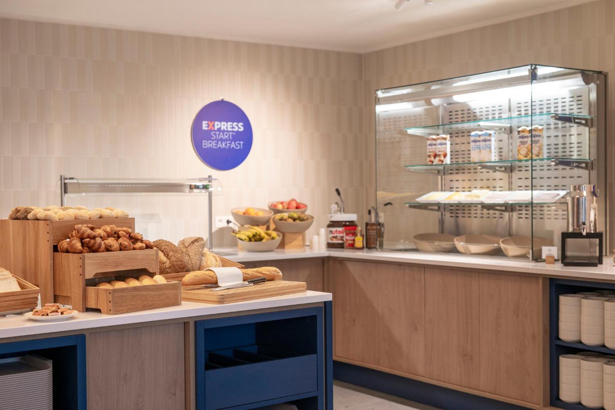 Holiday Inn Express & Suites Ghent By Ihg Exterior photo