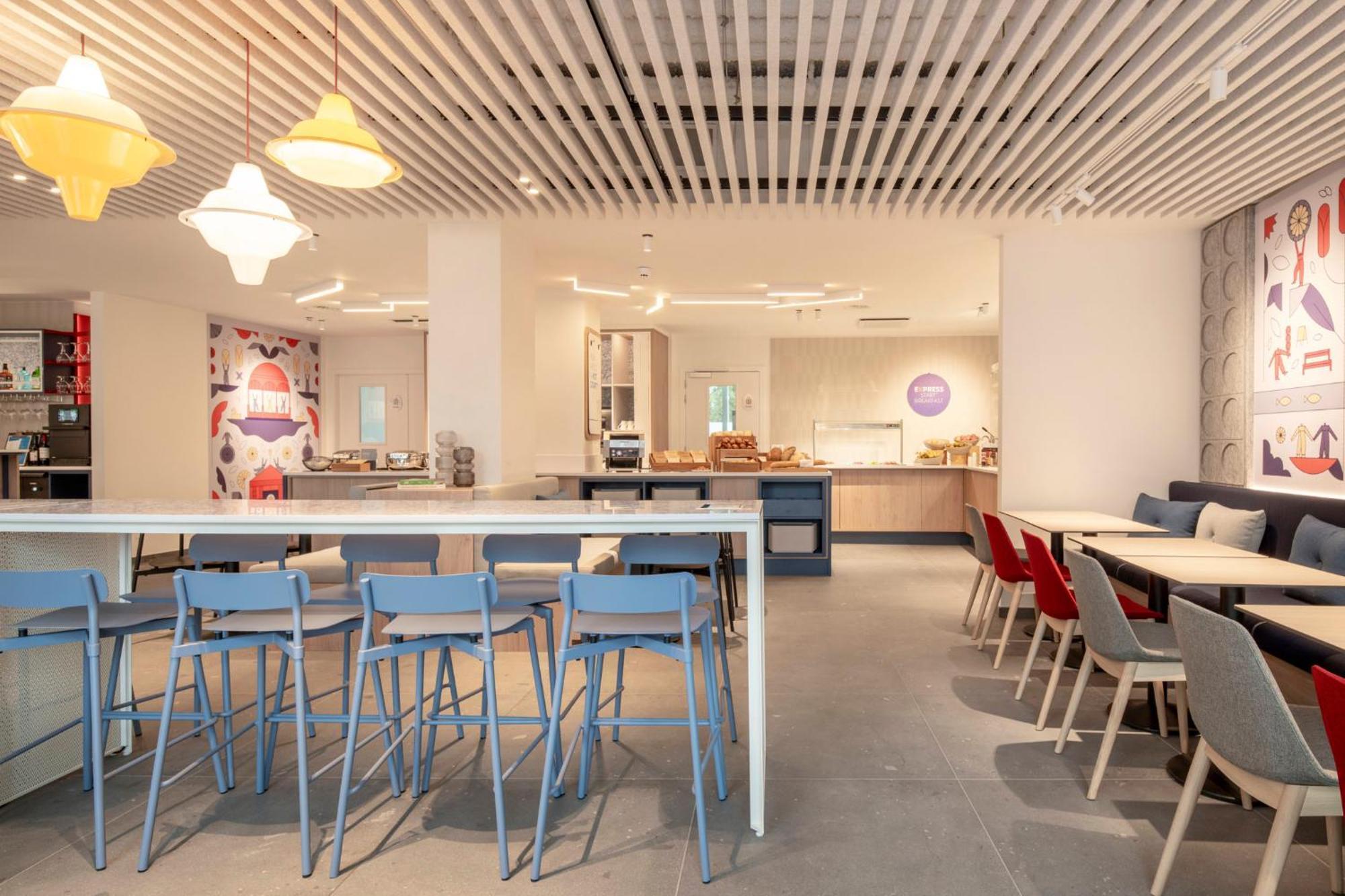 Holiday Inn Express & Suites Ghent By Ihg Exterior photo