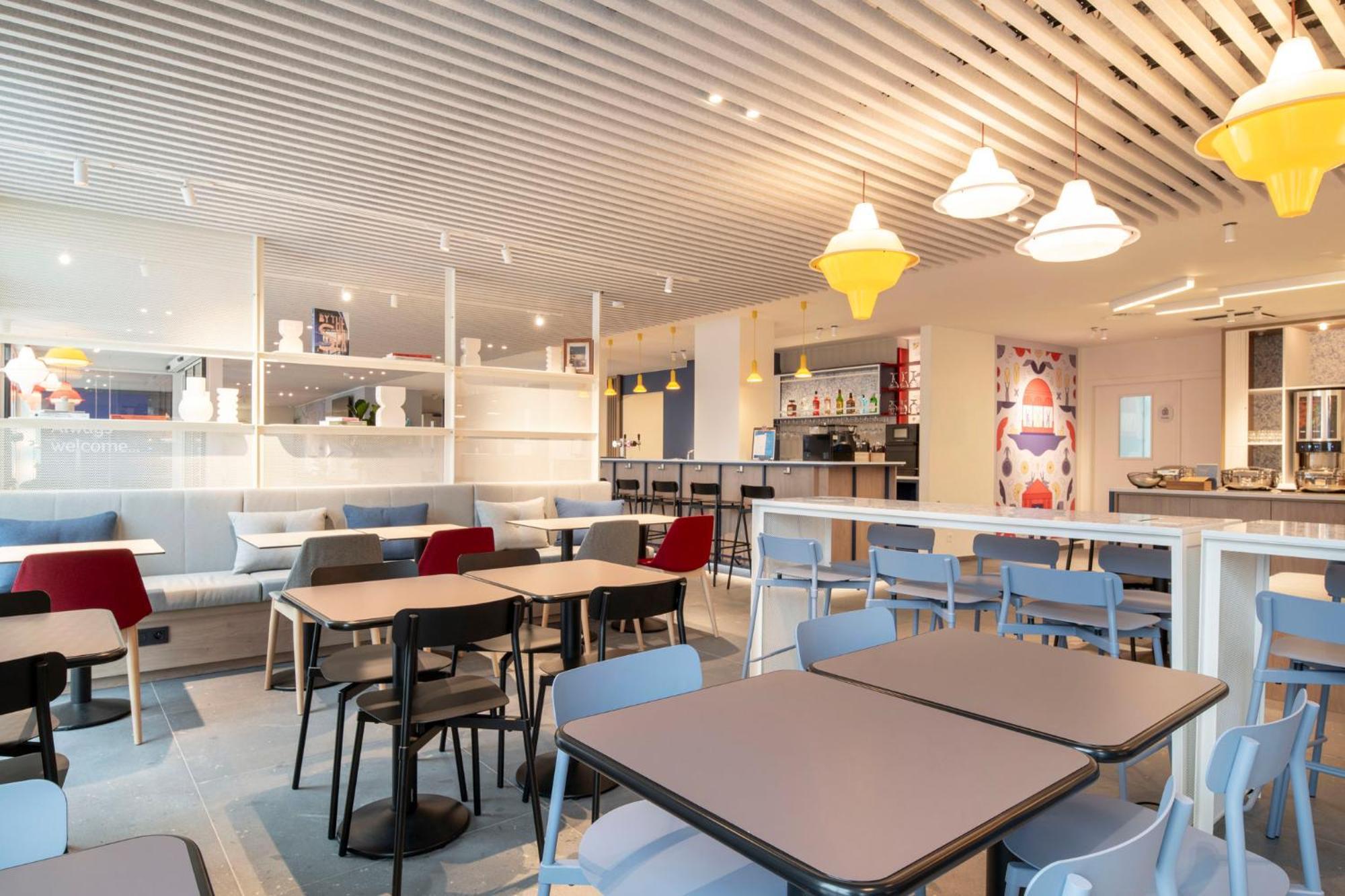 Holiday Inn Express & Suites Ghent By Ihg Exterior photo