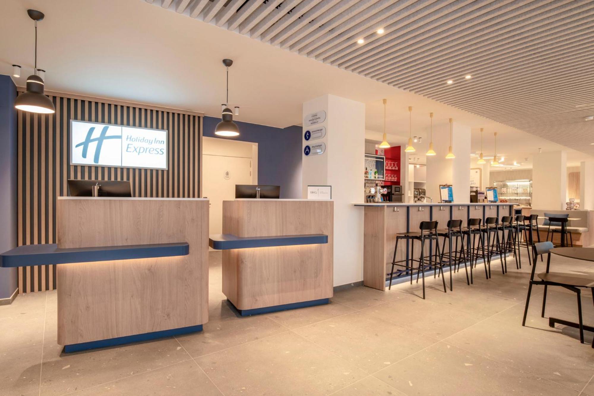 Holiday Inn Express & Suites Ghent By Ihg Exterior photo