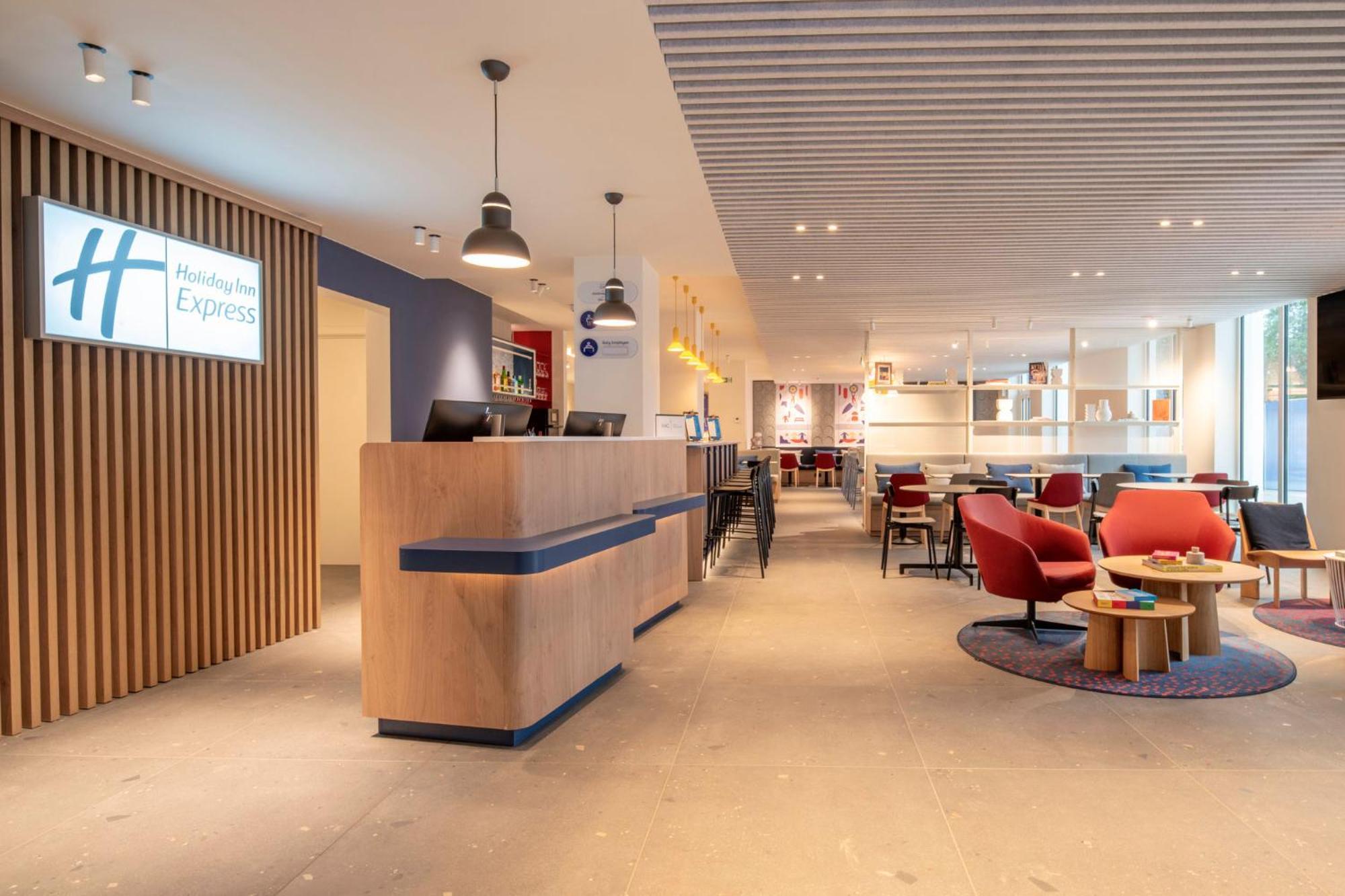 Holiday Inn Express & Suites Ghent By Ihg Exterior photo