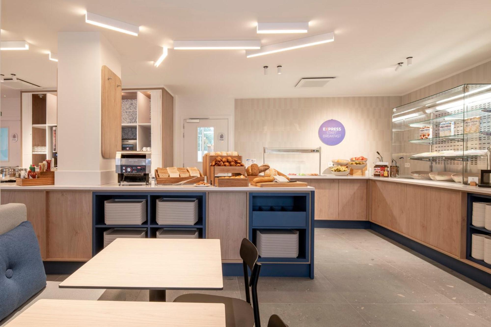 Holiday Inn Express & Suites Ghent By Ihg Exterior photo