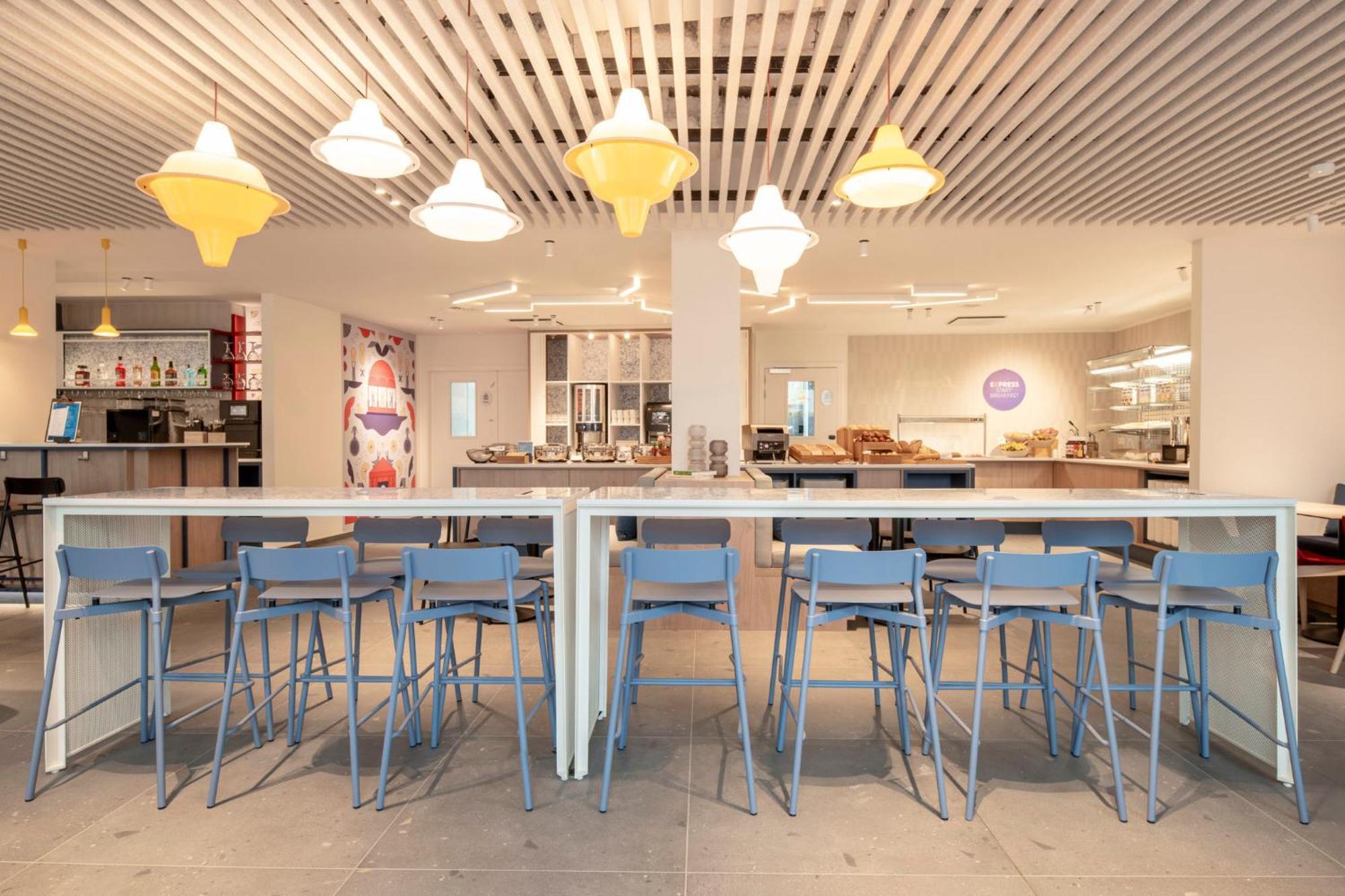 Holiday Inn Express & Suites Ghent By Ihg Exterior photo
