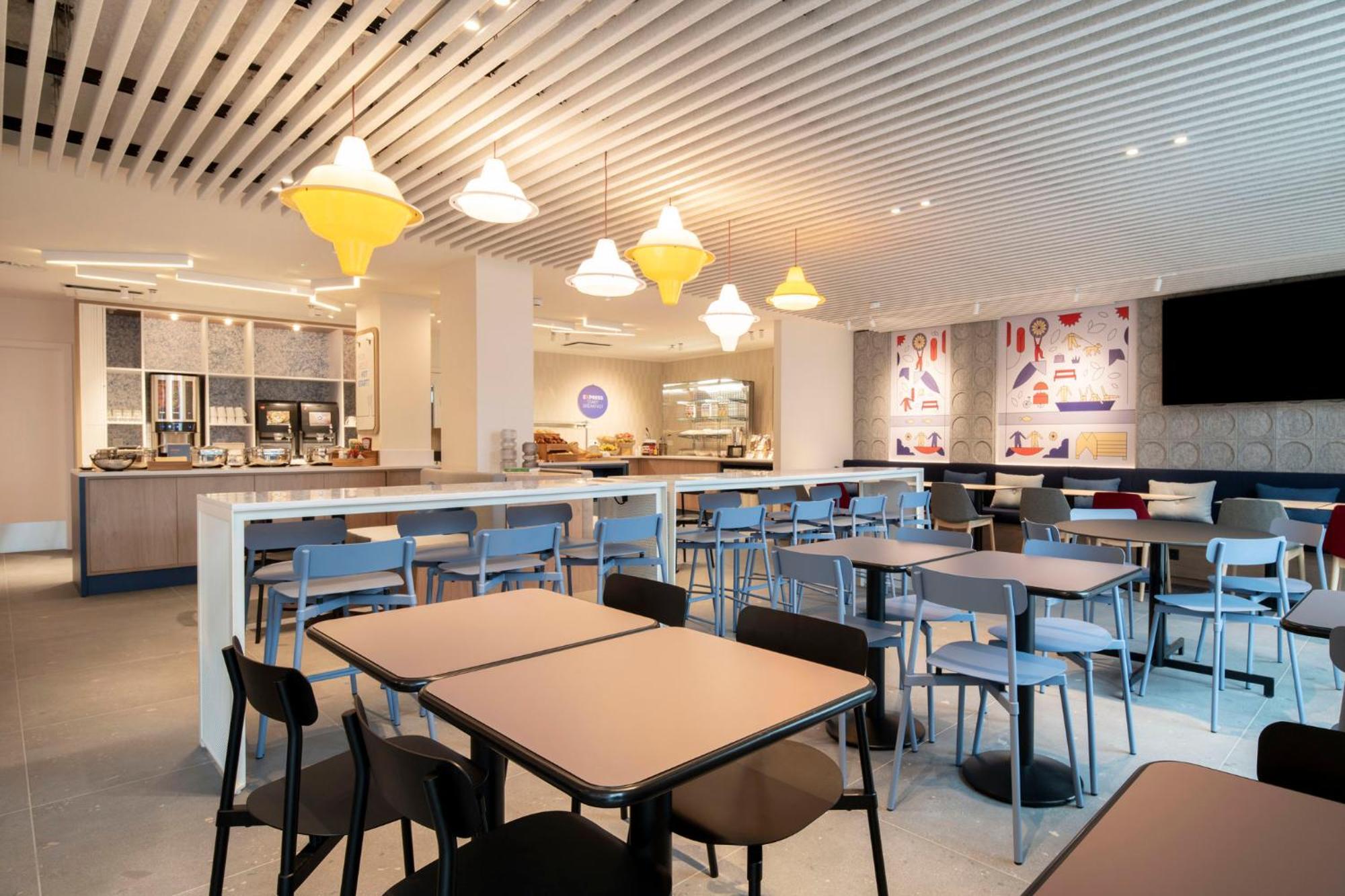 Holiday Inn Express & Suites Ghent By Ihg Exterior photo