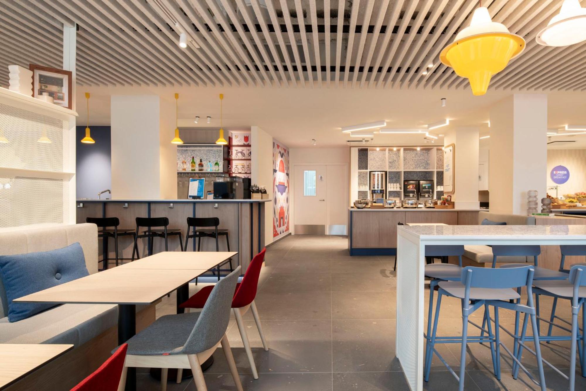 Holiday Inn Express & Suites Ghent By Ihg Exterior photo