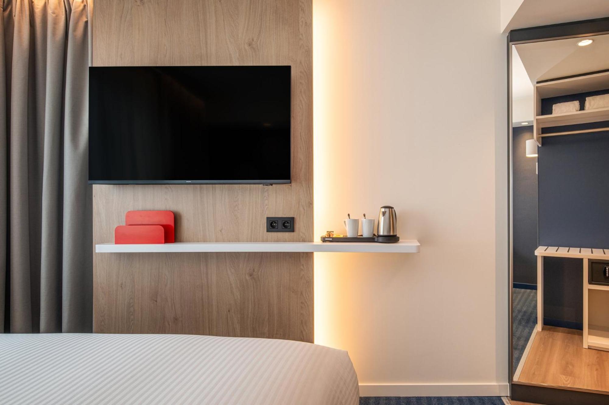 Holiday Inn Express & Suites Ghent By Ihg Exterior photo