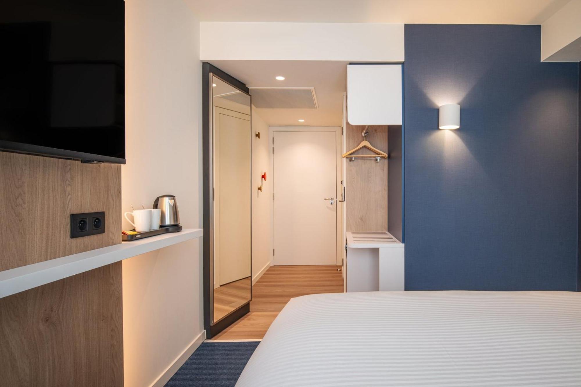 Holiday Inn Express & Suites Ghent By Ihg Exterior photo