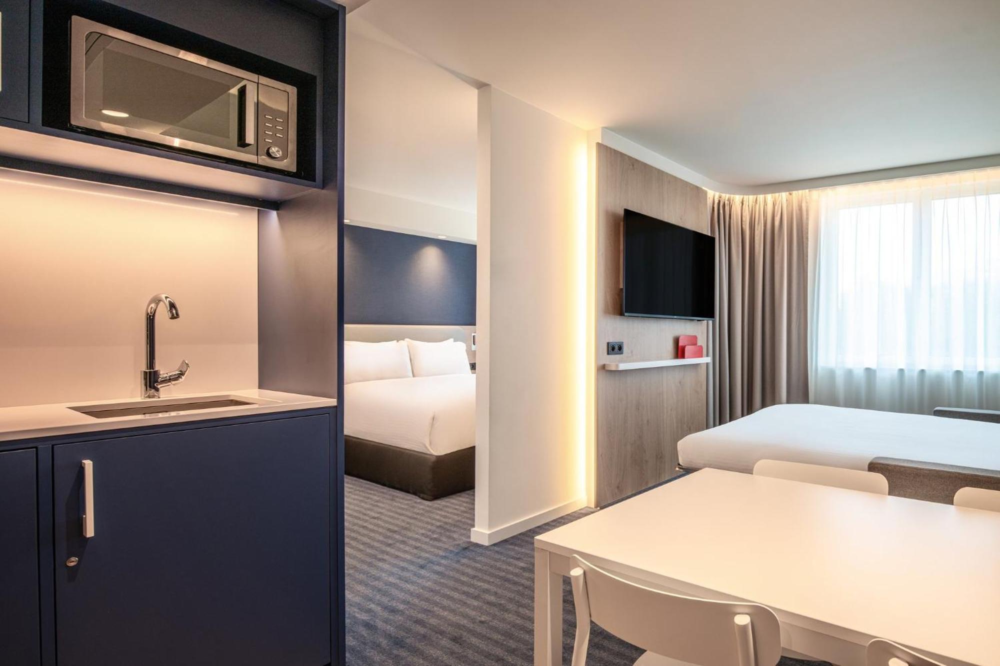 Holiday Inn Express & Suites Ghent By Ihg Exterior photo