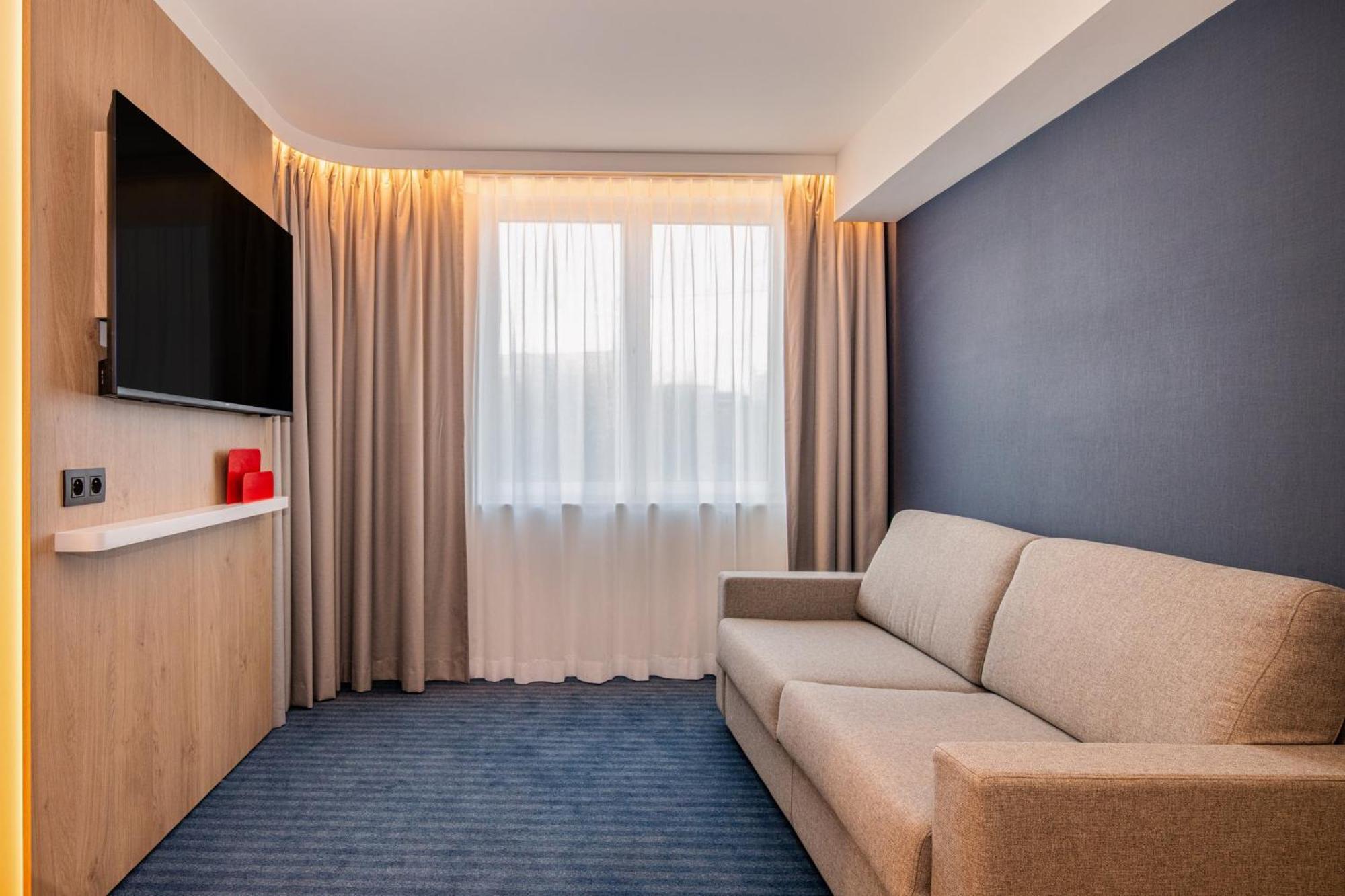 Holiday Inn Express & Suites Ghent By Ihg Exterior photo