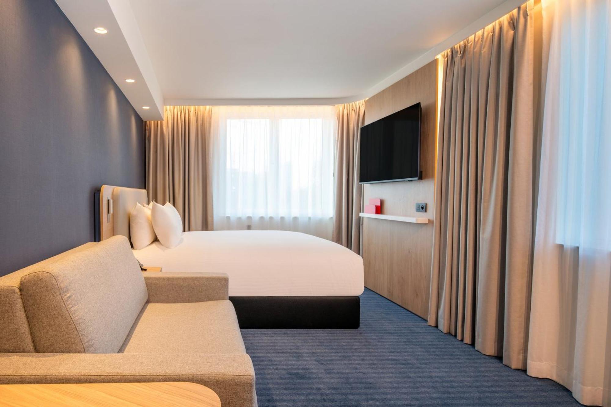 Holiday Inn Express & Suites Ghent By Ihg Exterior photo