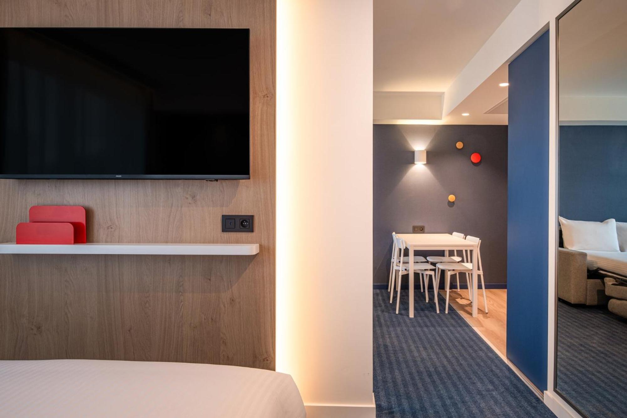Holiday Inn Express & Suites Ghent By Ihg Exterior photo