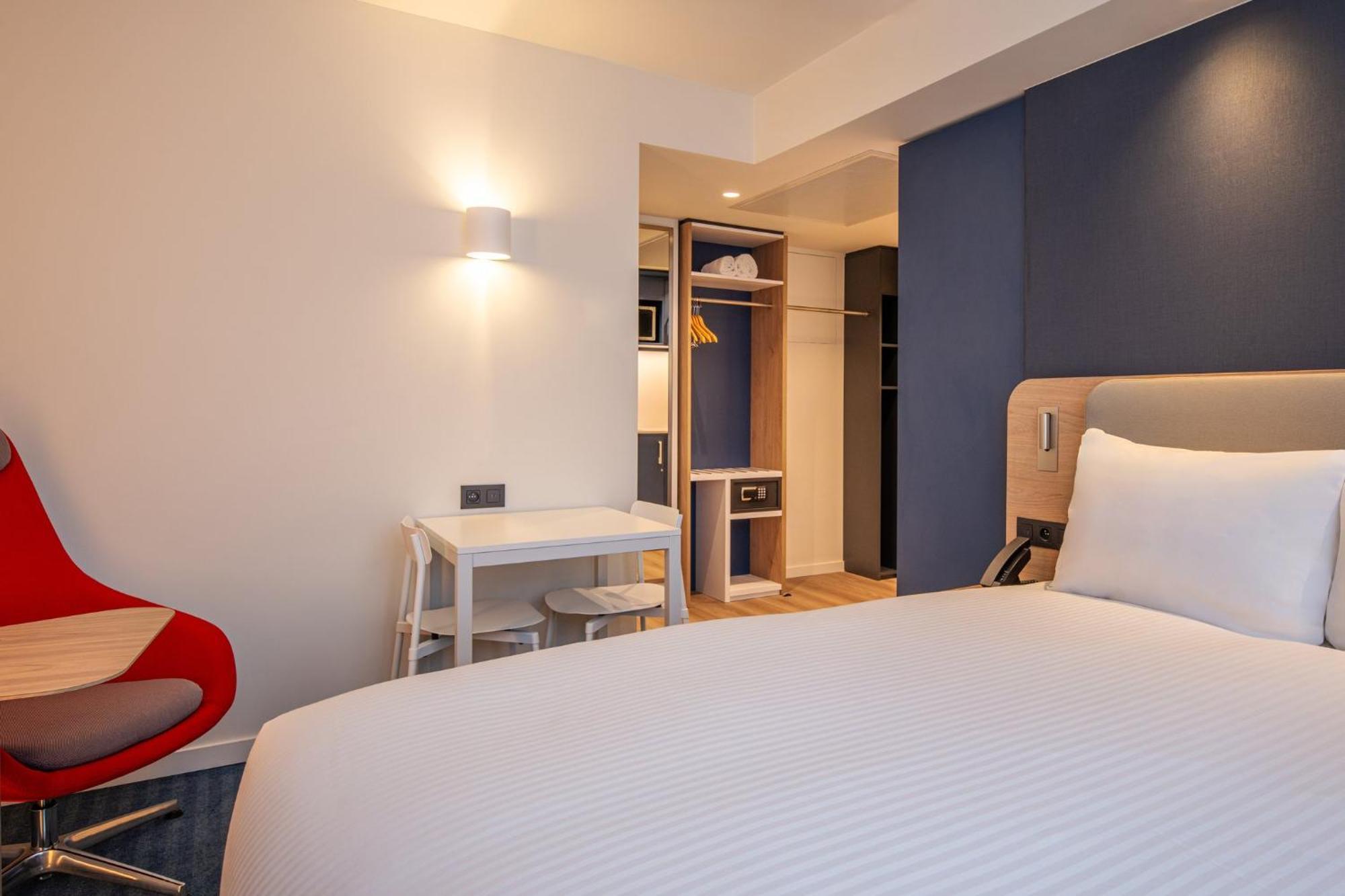 Holiday Inn Express & Suites Ghent By Ihg Exterior photo