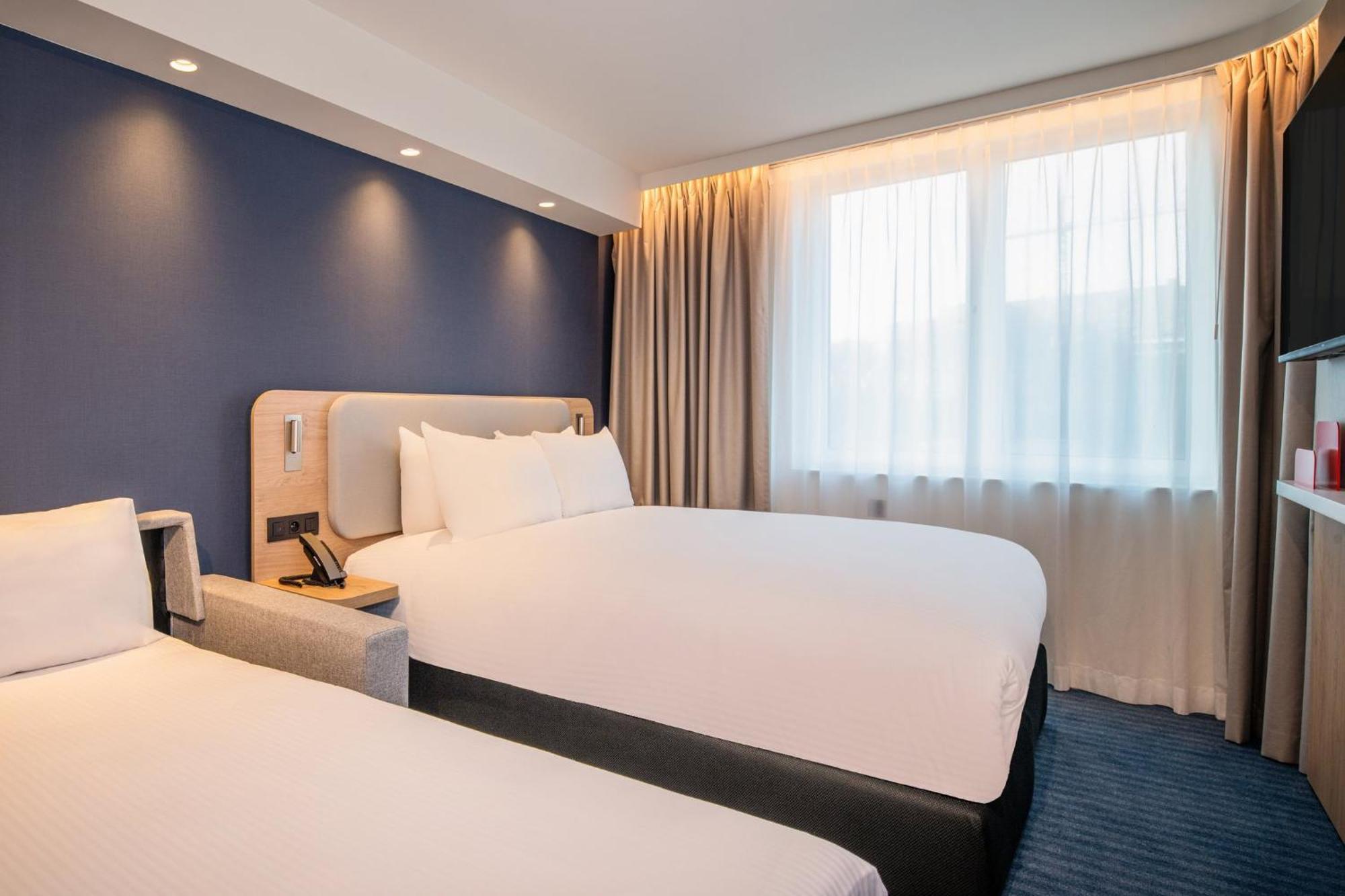 Holiday Inn Express & Suites Ghent By Ihg Exterior photo