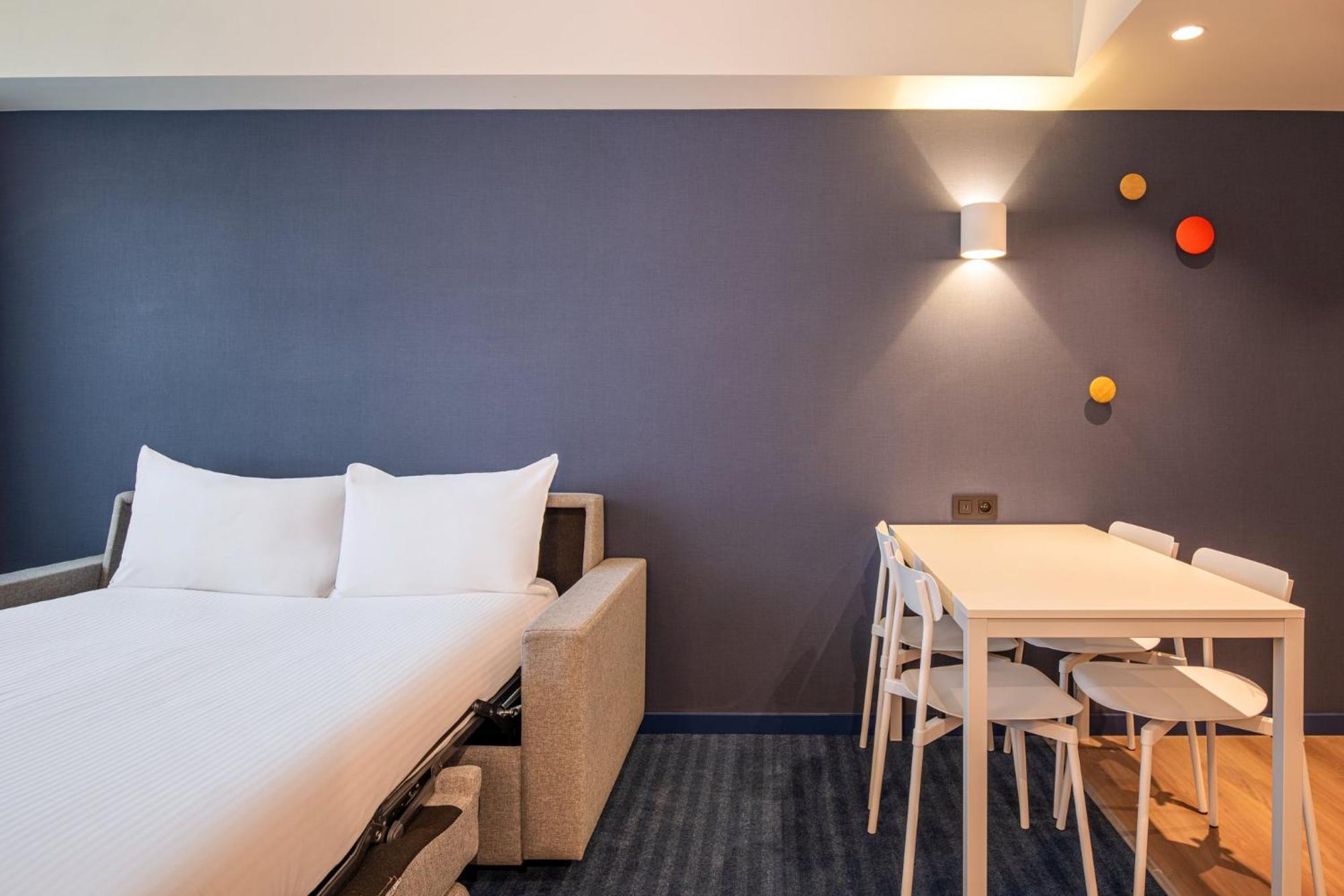 Holiday Inn Express & Suites Ghent By Ihg Exterior photo