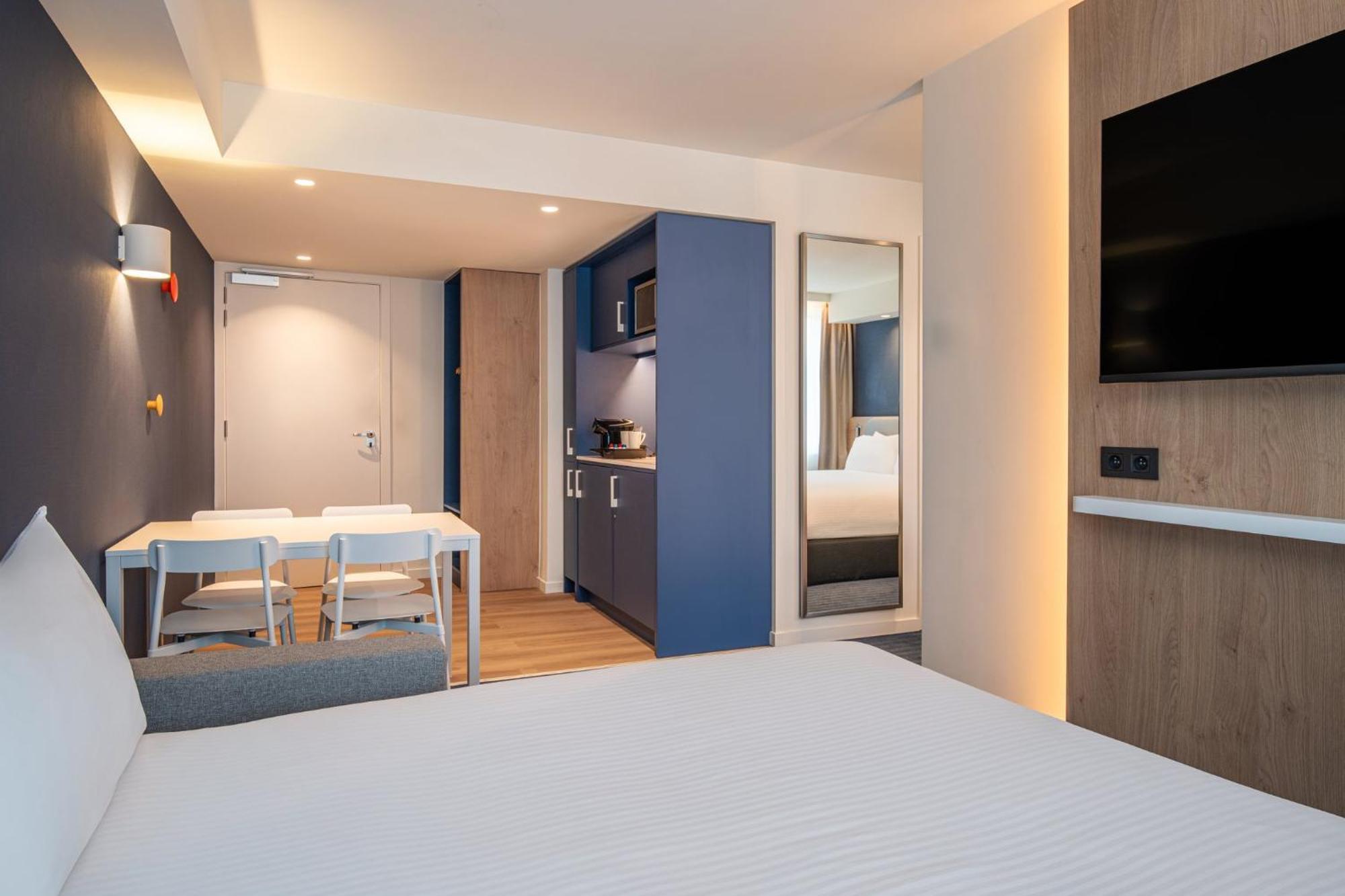 Holiday Inn Express & Suites Ghent By Ihg Exterior photo
