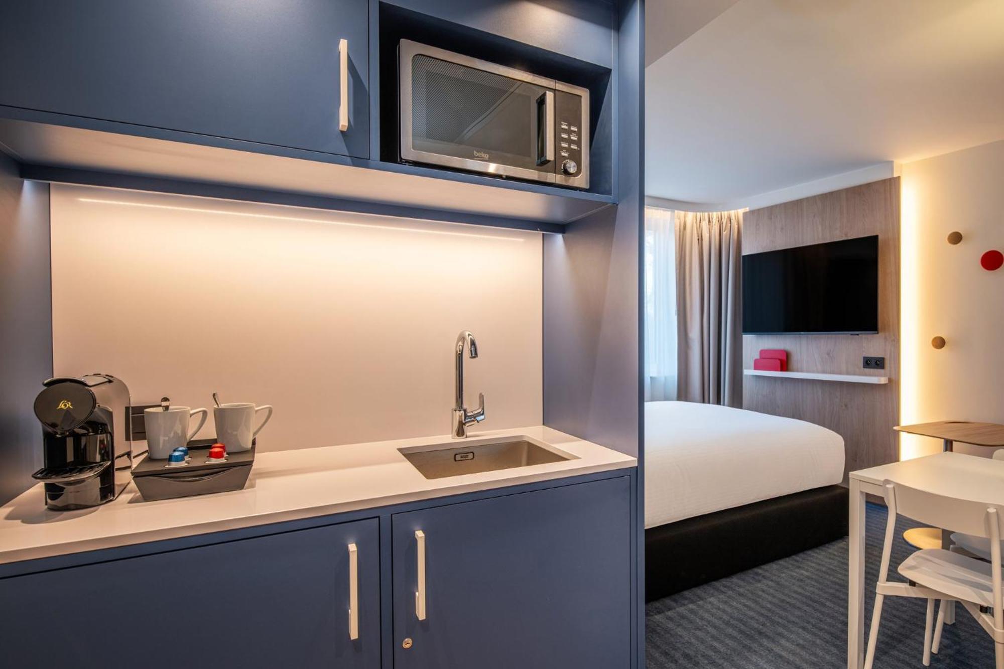 Holiday Inn Express & Suites Ghent By Ihg Exterior photo