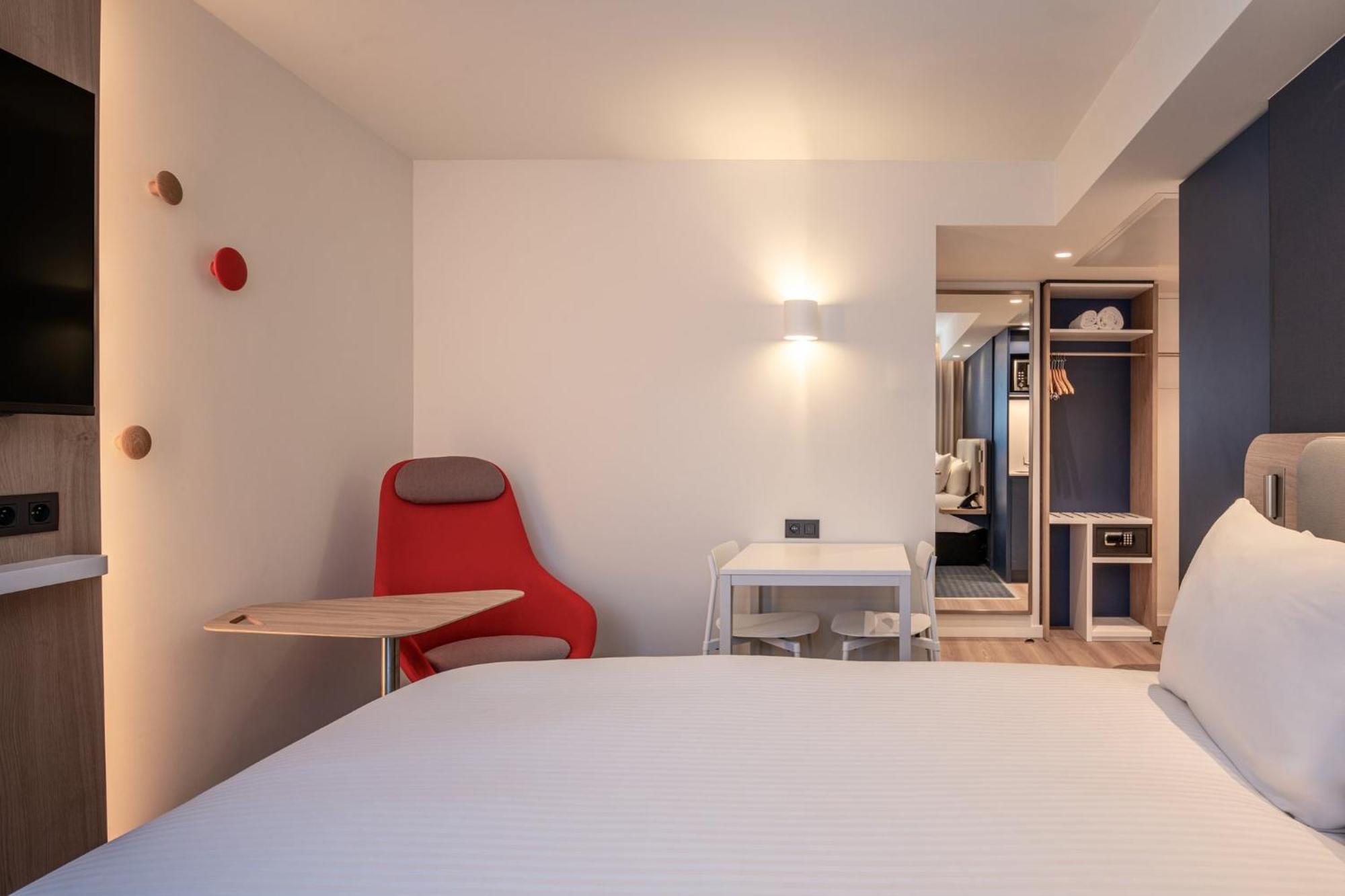Holiday Inn Express & Suites Ghent By Ihg Exterior photo
