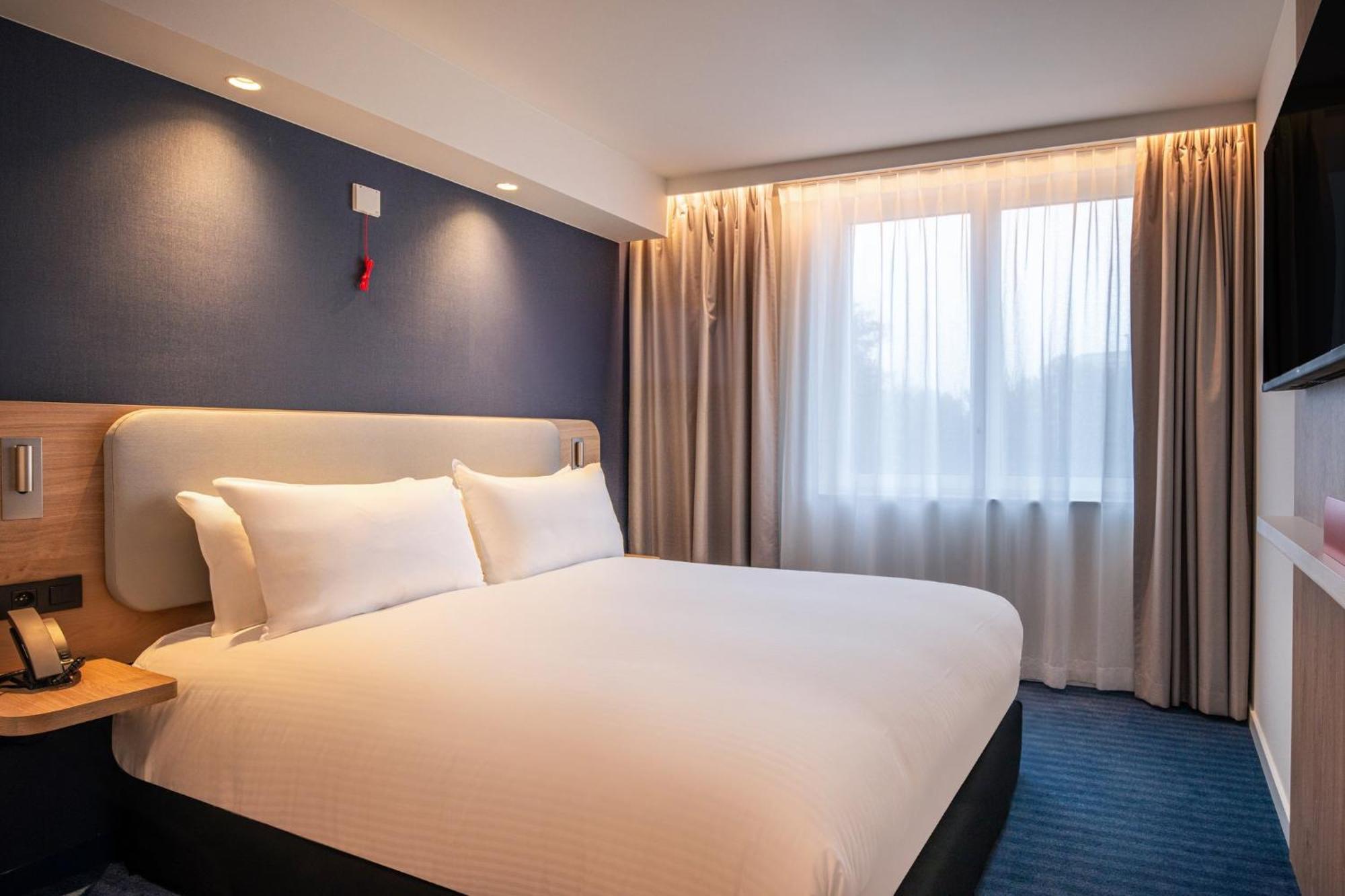 Holiday Inn Express & Suites Ghent By Ihg Exterior photo