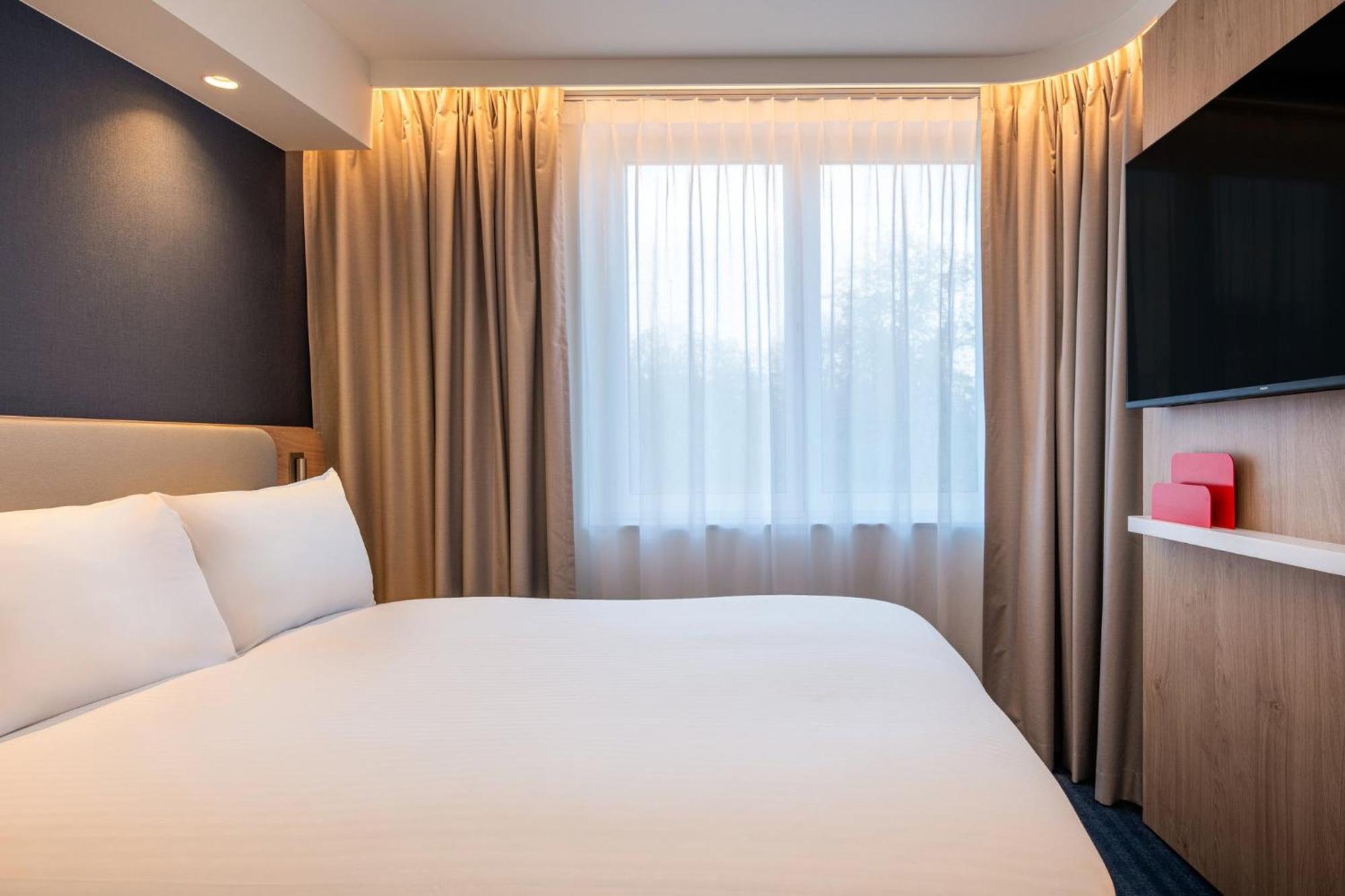 Holiday Inn Express & Suites Ghent By Ihg Exterior photo