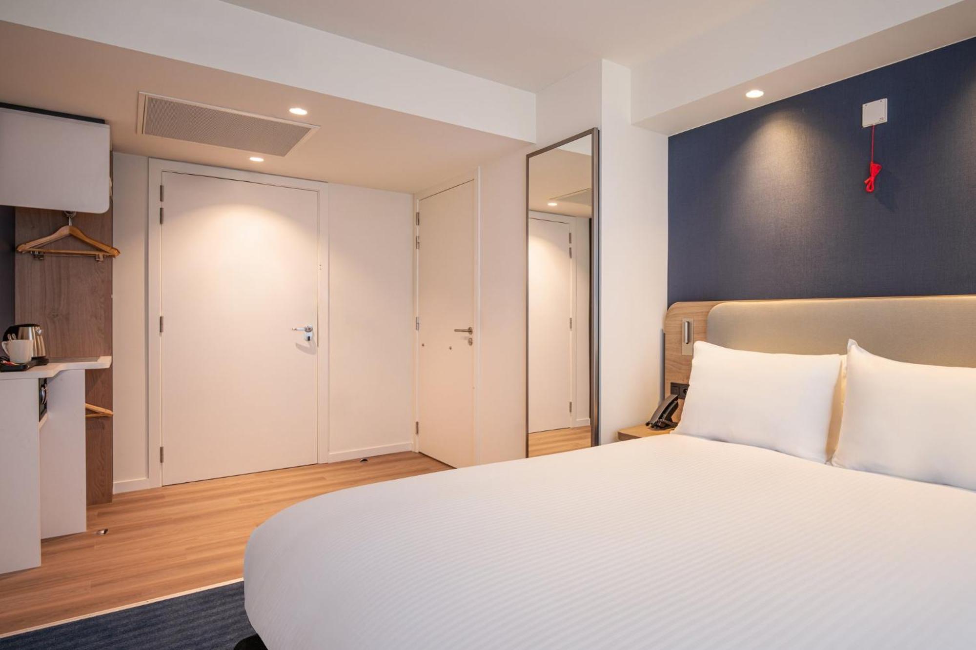 Holiday Inn Express & Suites Ghent By Ihg Exterior photo