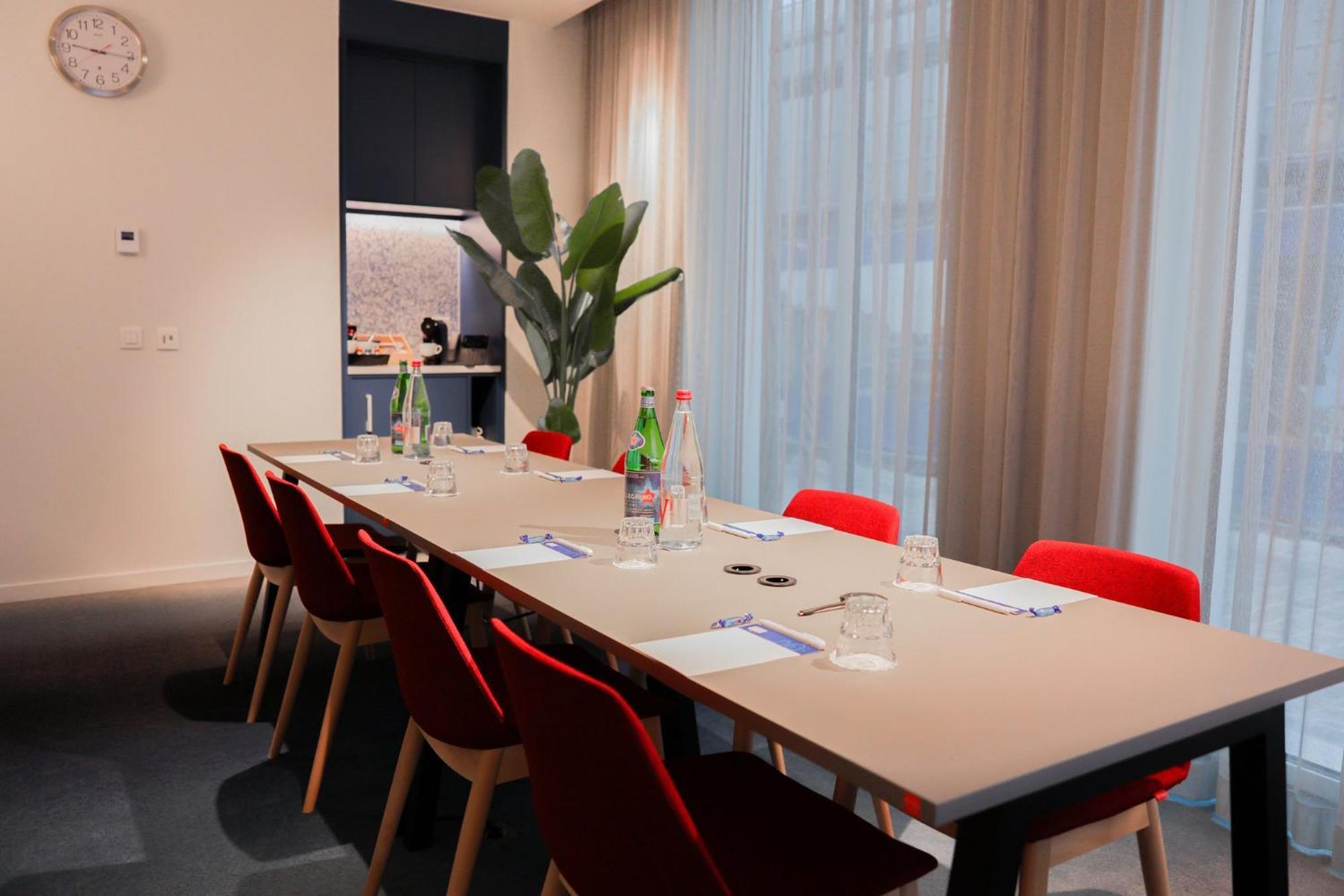 Holiday Inn Express & Suites Ghent By Ihg Exterior photo