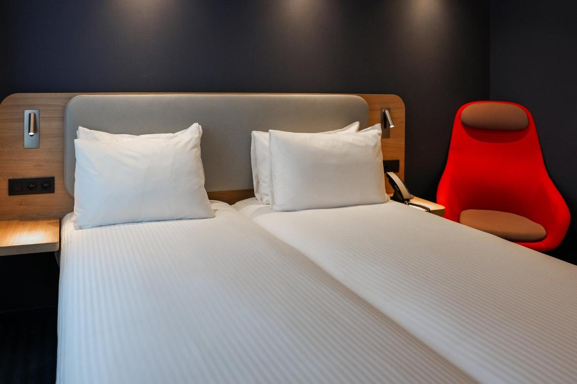 Holiday Inn Express & Suites Ghent By Ihg Exterior photo
