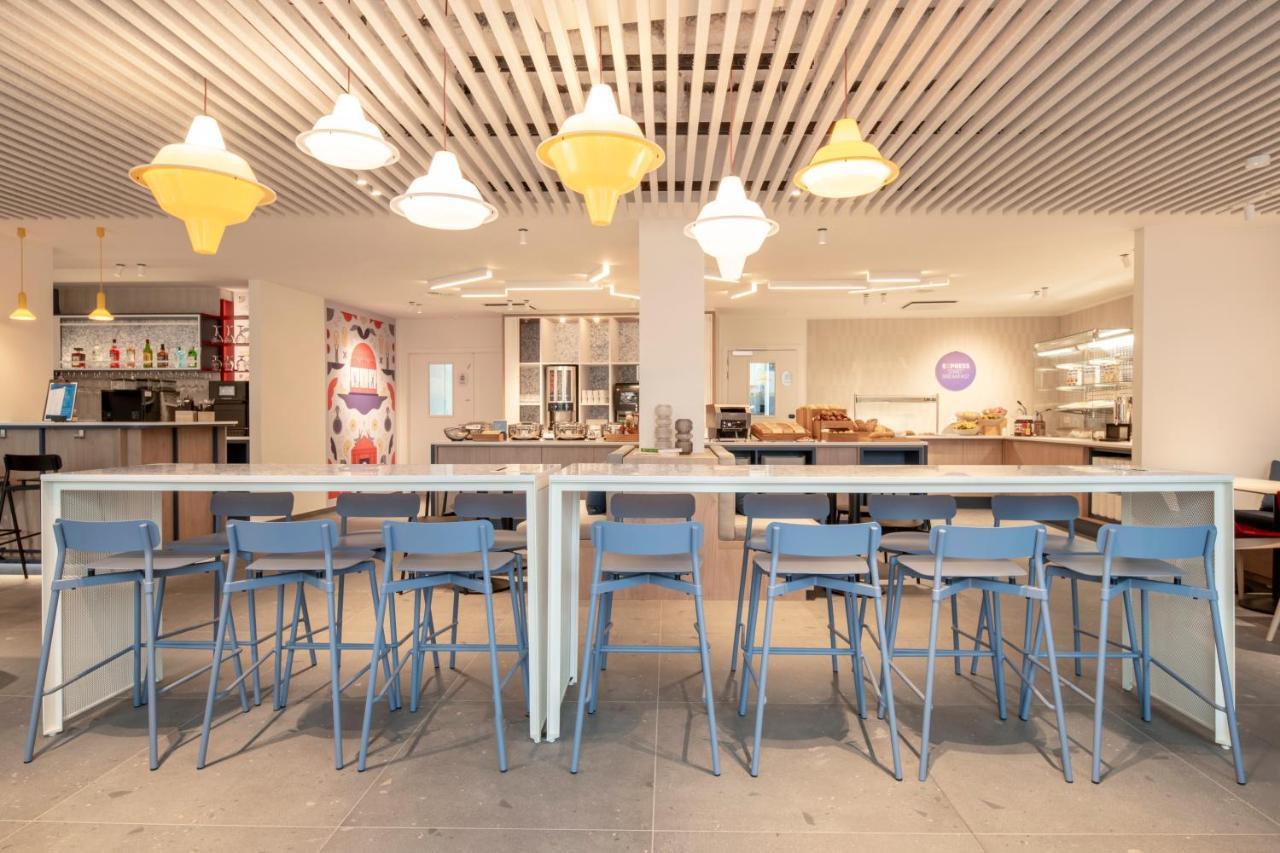 Holiday Inn Express & Suites Ghent By Ihg Exterior photo